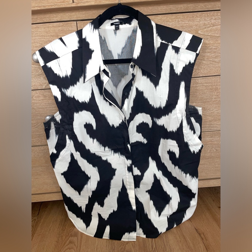 Express Black and White Abstract Button Down Shirt